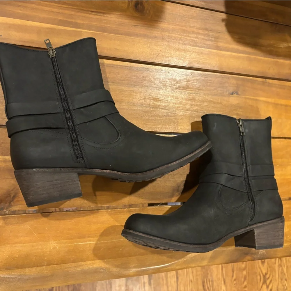 UGG 1010204 Lorraine Weatherproof Leather Black Boots Women’s size 10